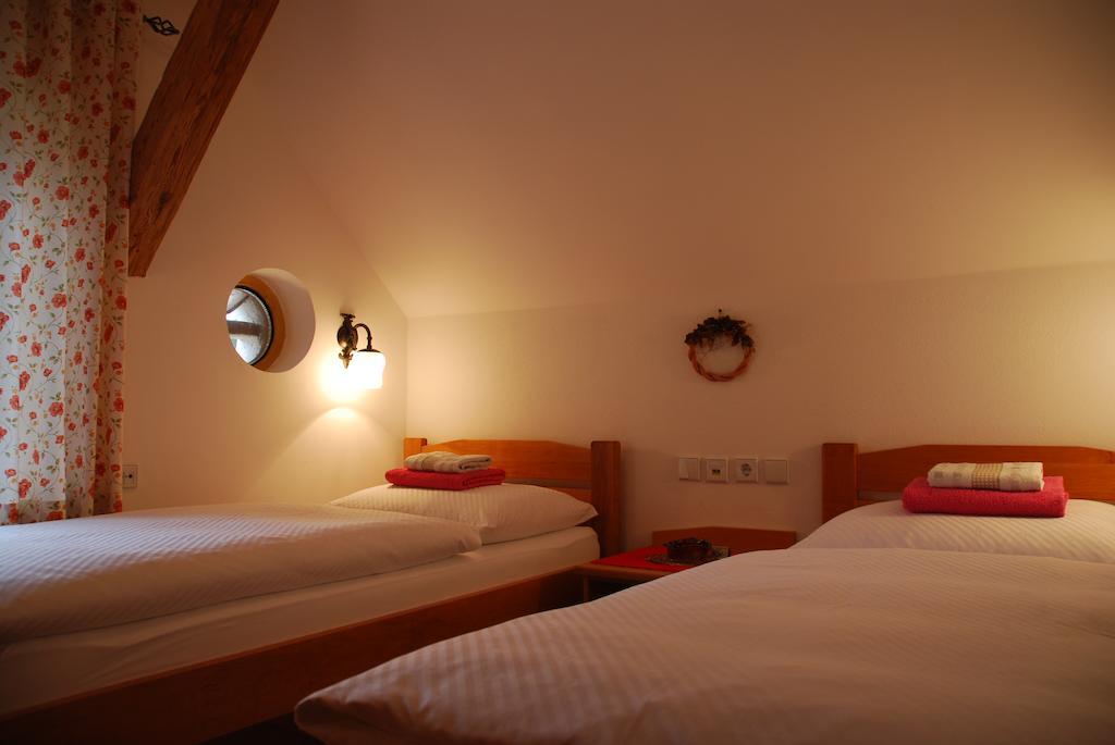 Farm Stay Rotovnik - Plesnik Slovenj Gradec Oda fotoğraf